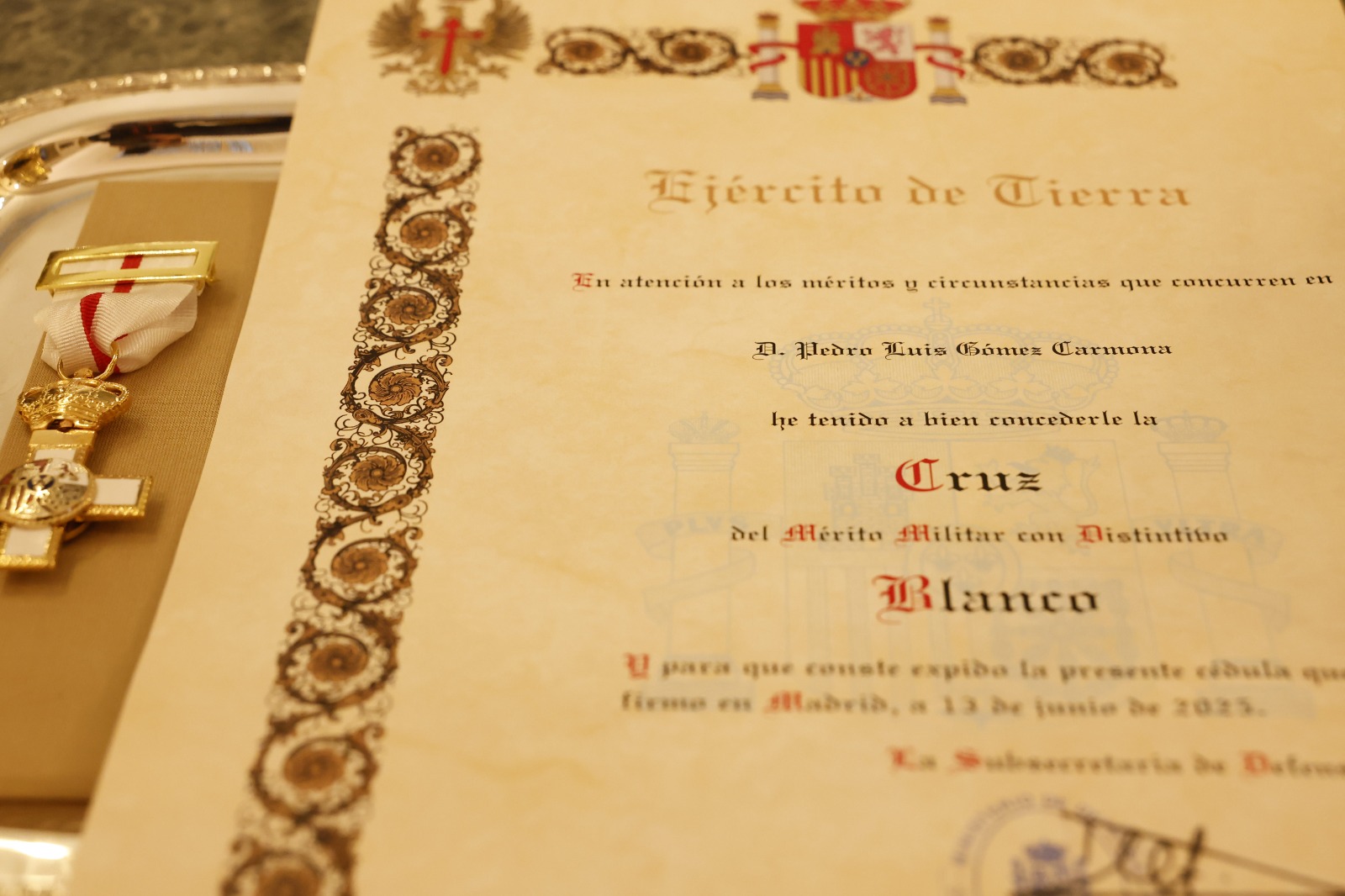 Condecoraciones a la Justicia y el Periodismo como profesiones que comparten los valores de las Fuerzas Armadas