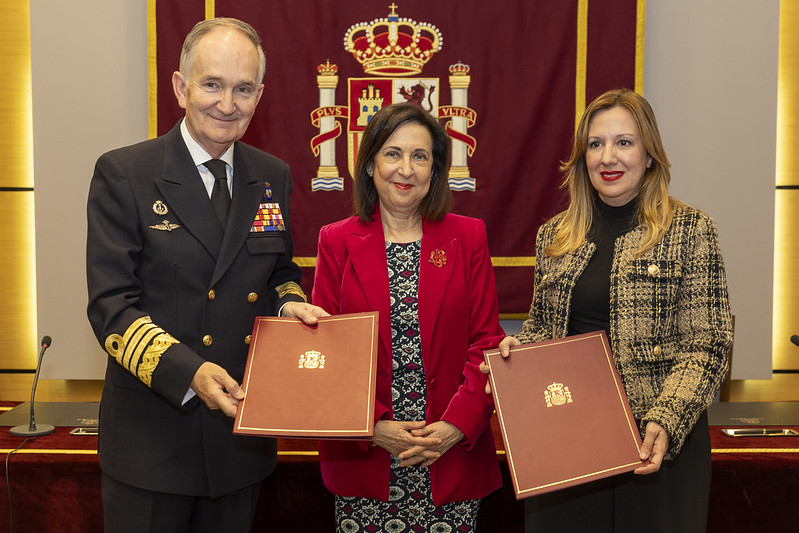Defensa renueva su compromiso con la isla de Tenerife en la lucha contra los incendios forestales