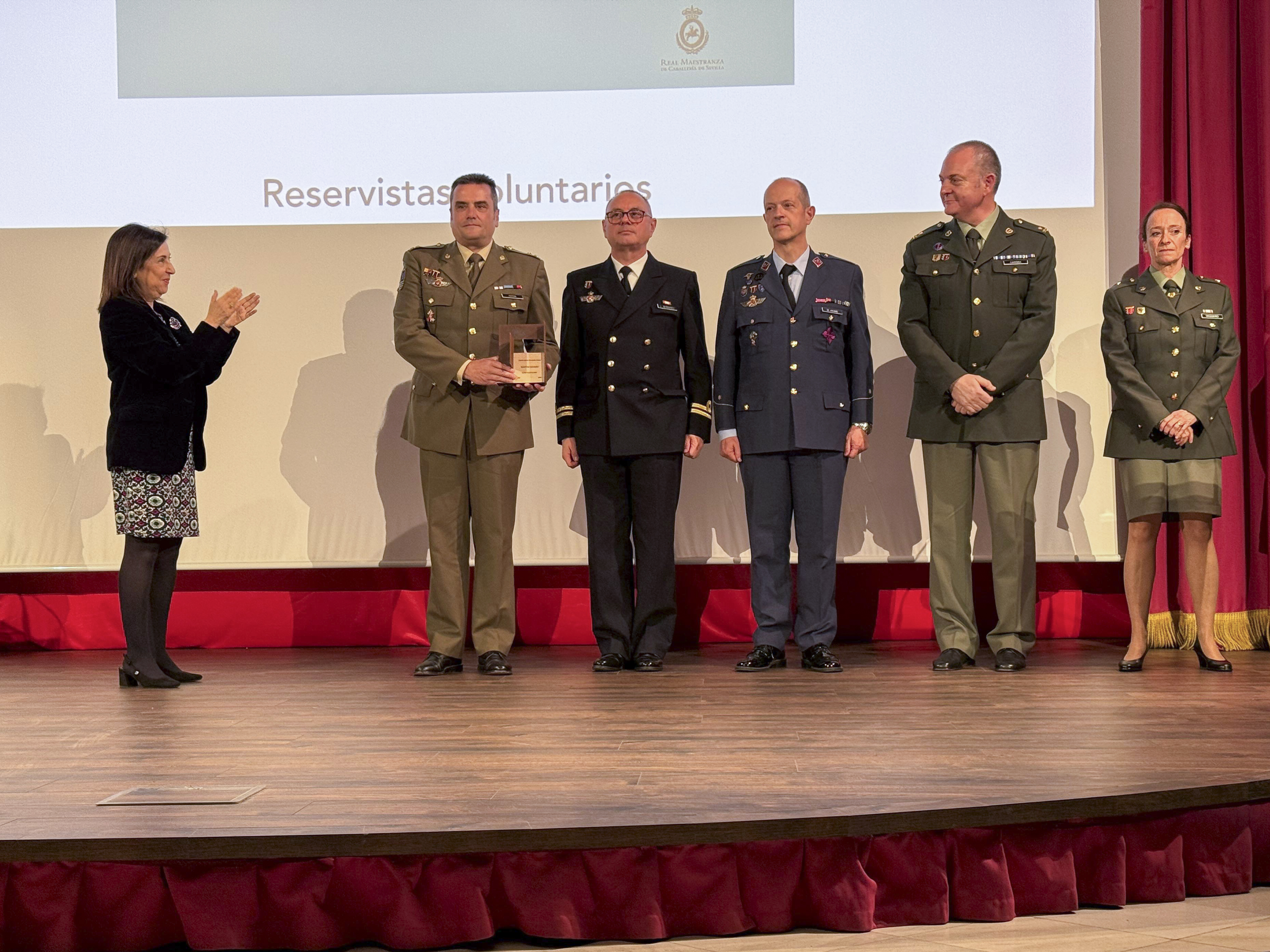Los reservistas voluntarios de las Fuerzas Armadas reciben el Premio ‘Sabino Fernández Campo’