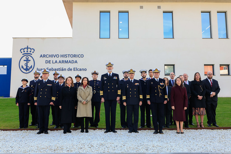 La ministra visita al Archivo Histórico de la Armada, acompañando a S.M. el Rey Felipe VI.