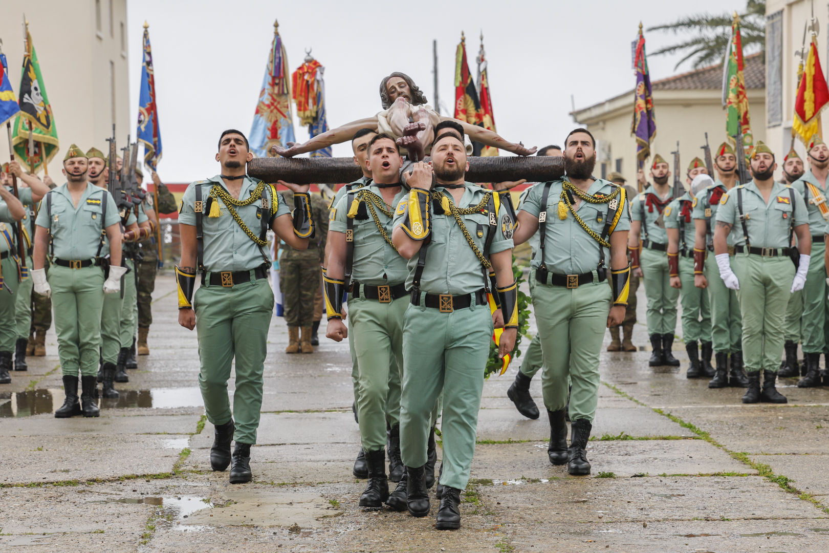 La ministra de Defensa destaca el vínculo especial de Ceuta con las Fuerzas Armadas