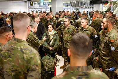 Robles despide al personal de la Brigada 'Guadarrama' XII que parte a Líbano