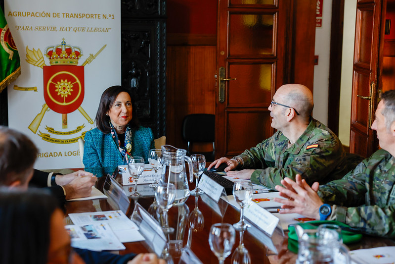 Visita la Agrupación de Transporte nº 1 Ejército de Tierra en el Cuartel de San Cristóbal en Madrid y preside la entrega de las medallas conmemorativas de la operación llevada a cabo con motivo de la 