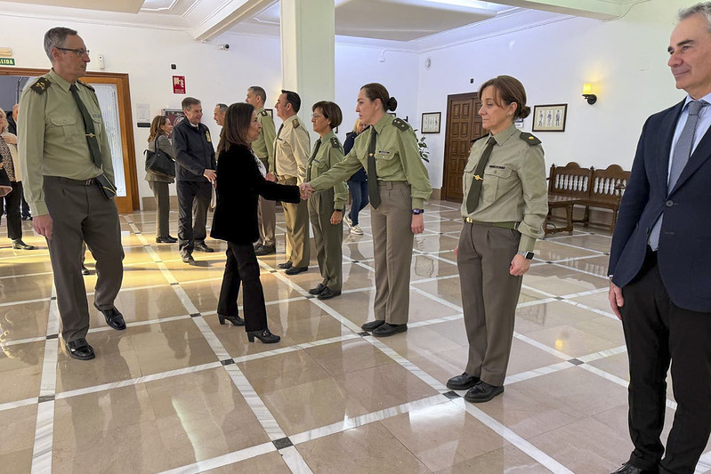 Visita el Hospital General Militar de la Defensa 'Orad y Gajias'. Visita a los alumnos de primer curso de la Academia General Militar en el campamento María Cristina del campo de maniobras 'San Gregorio', en Zaragoza.
