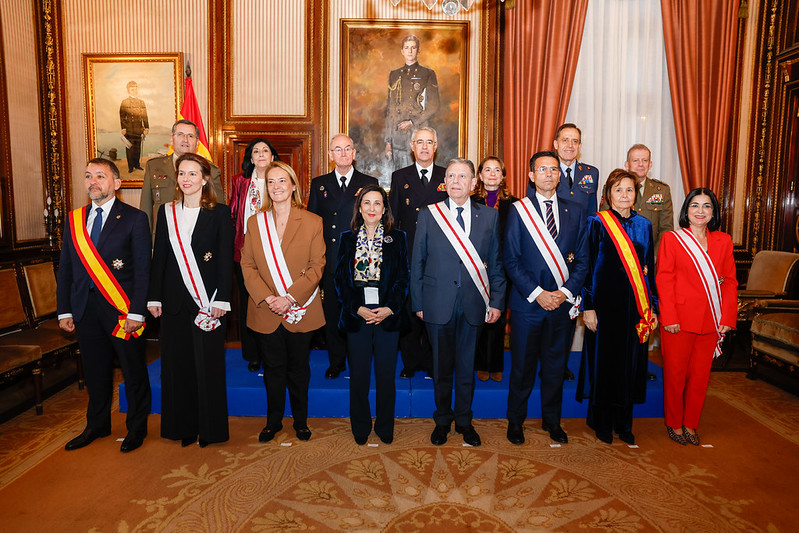 Preside el acto de imposición Grandes Cruces en el Cuartel General de la Armada.