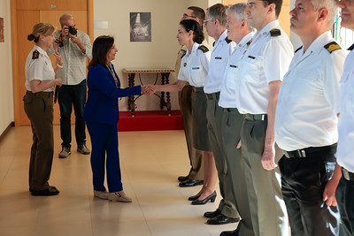 Robles visita el Centro Militar de Farmacia
