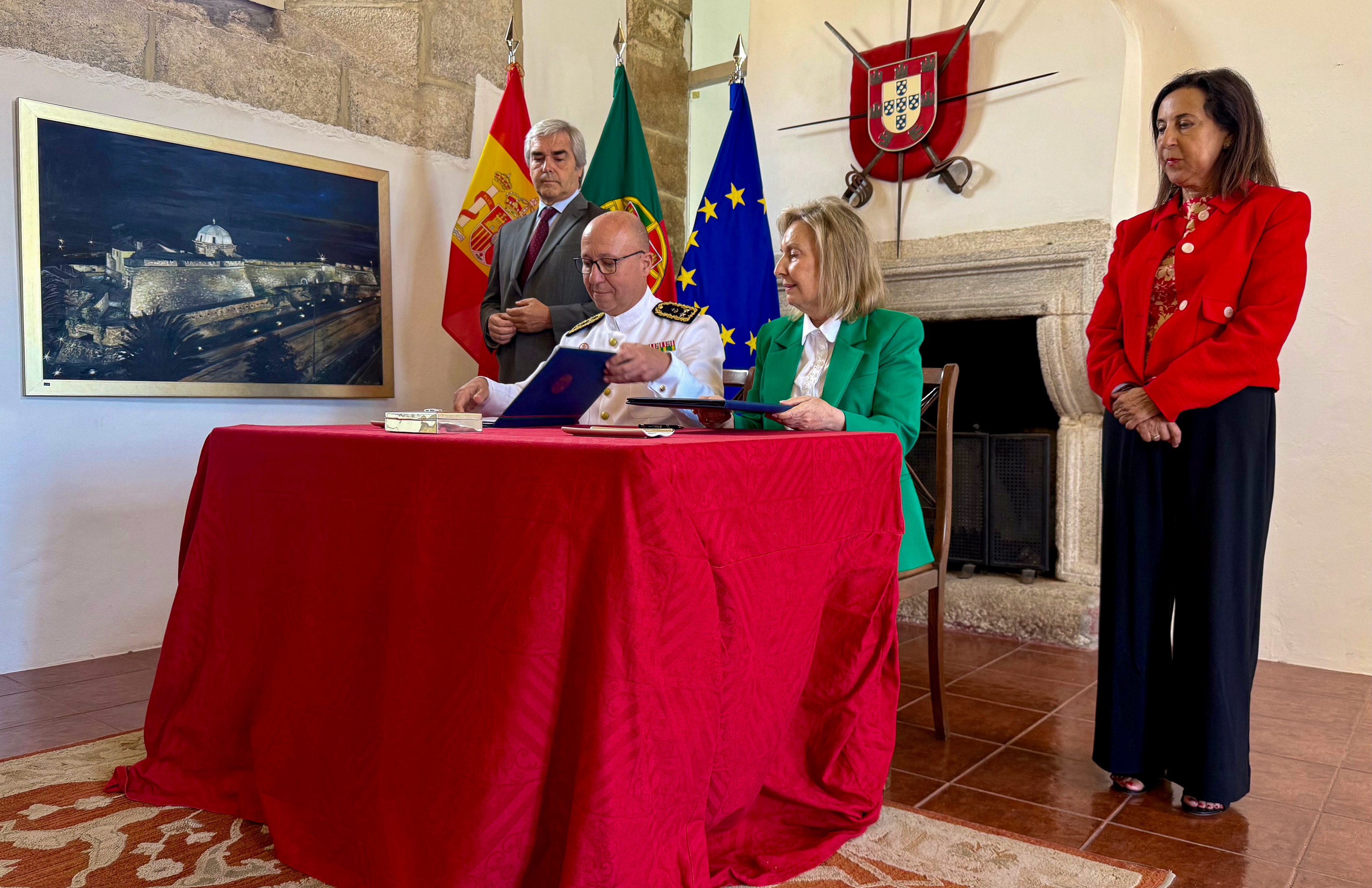 España y Portugal acuerdan la adquisición conjunta de vehículos tácticos VAMTAC
