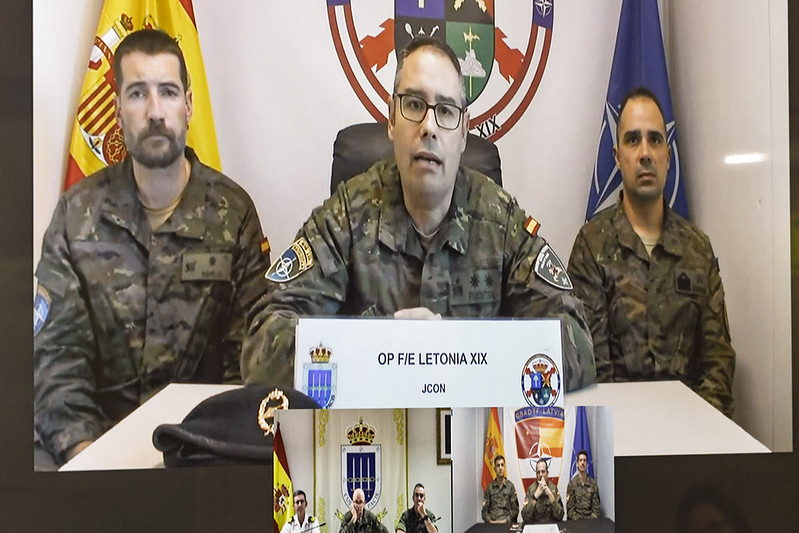 Robles al contingente español en Letonia: “Su compromiso con la Alianza lo es también con nuestra seguridad”