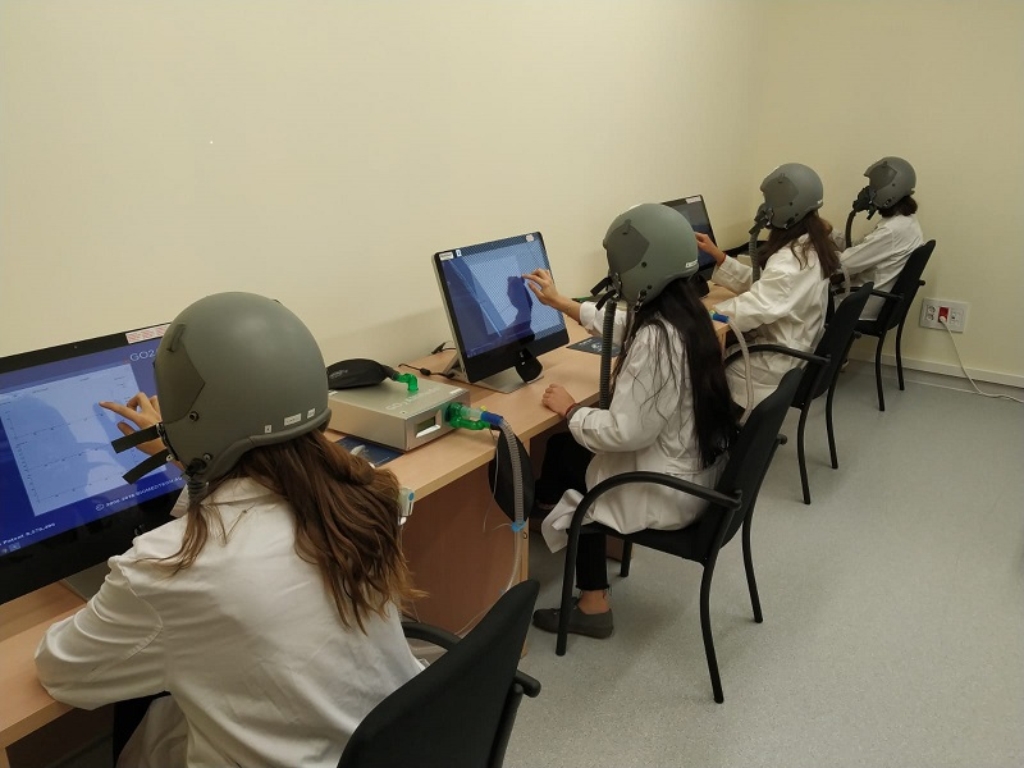 Alumnas de la UCM y Cátedra “Almirante Don Juan de Borbón” en la semana “Médico-Aeronáutica” del CIMA.