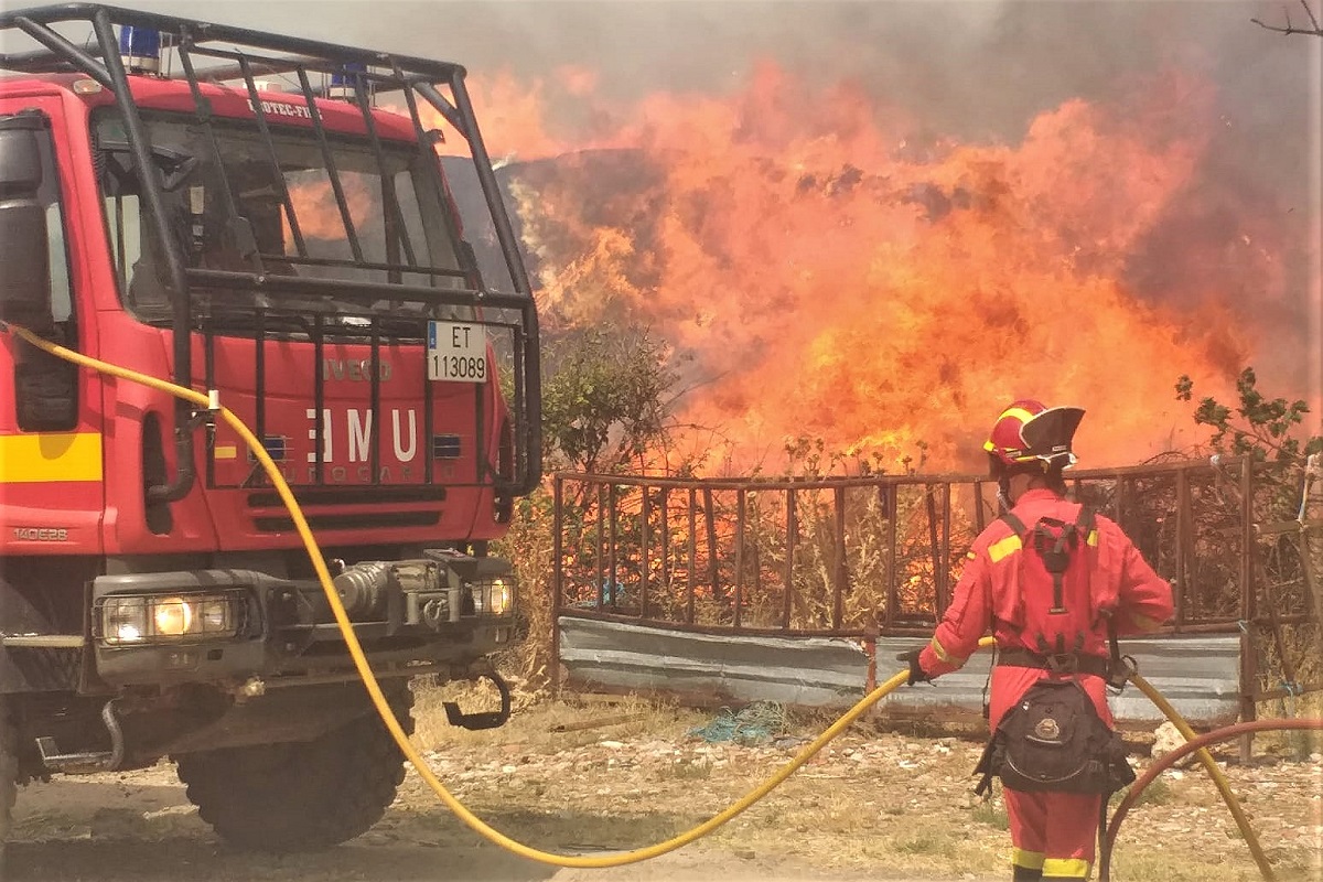 M&aacute;s de 600 militares de la UME se han desplegado este fin de semana debido a los incendios forestales declarados el s&aacute;bado en las provincias de &Aacute;vila y Castell&oacute;n.